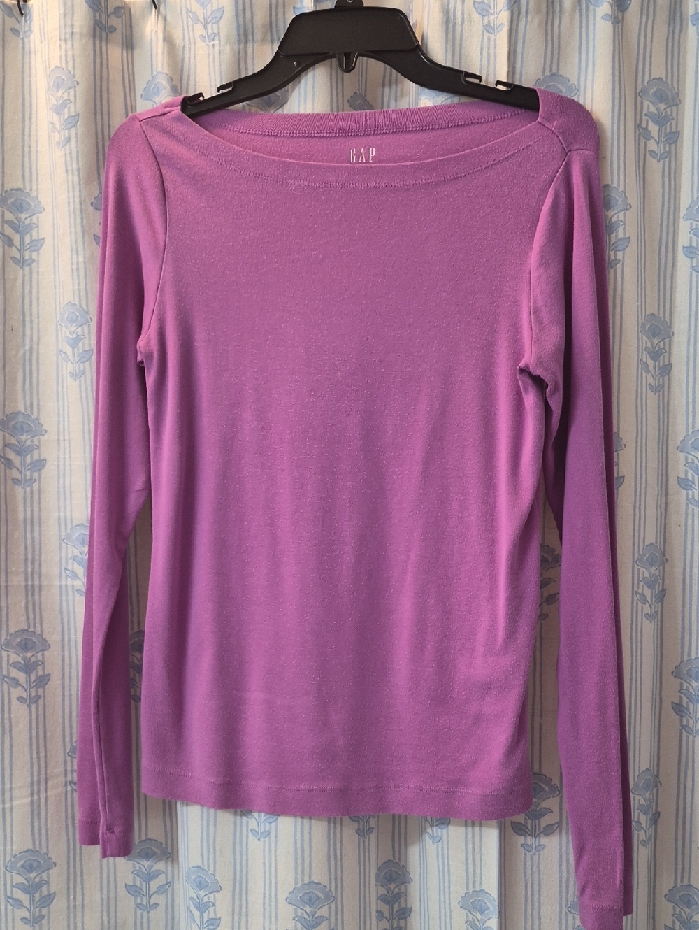 GAP Long Sleeve Crewneck Top in Bright Lavender Sz M